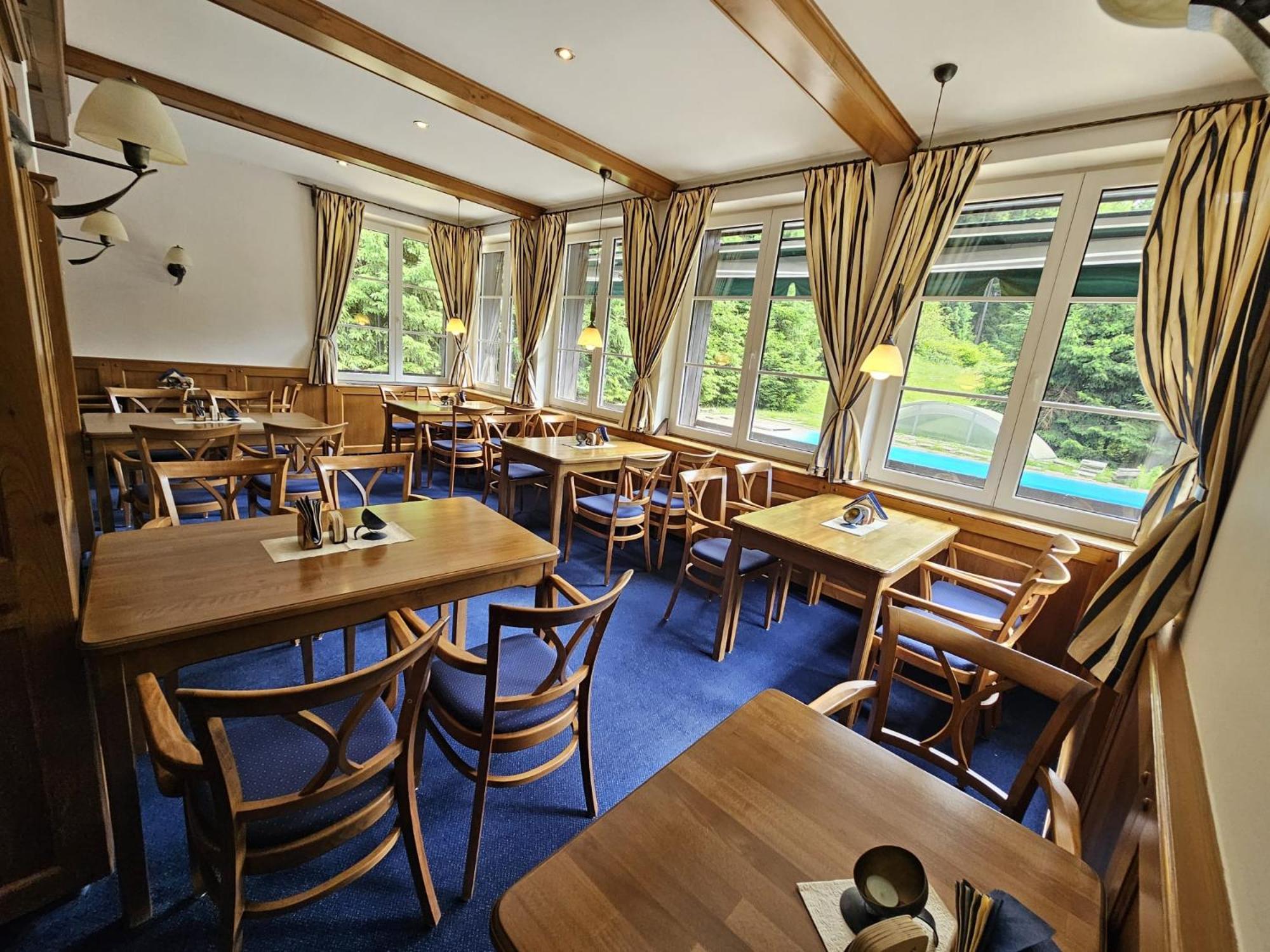 考塞尔山地酒店 Říčky 外观 照片