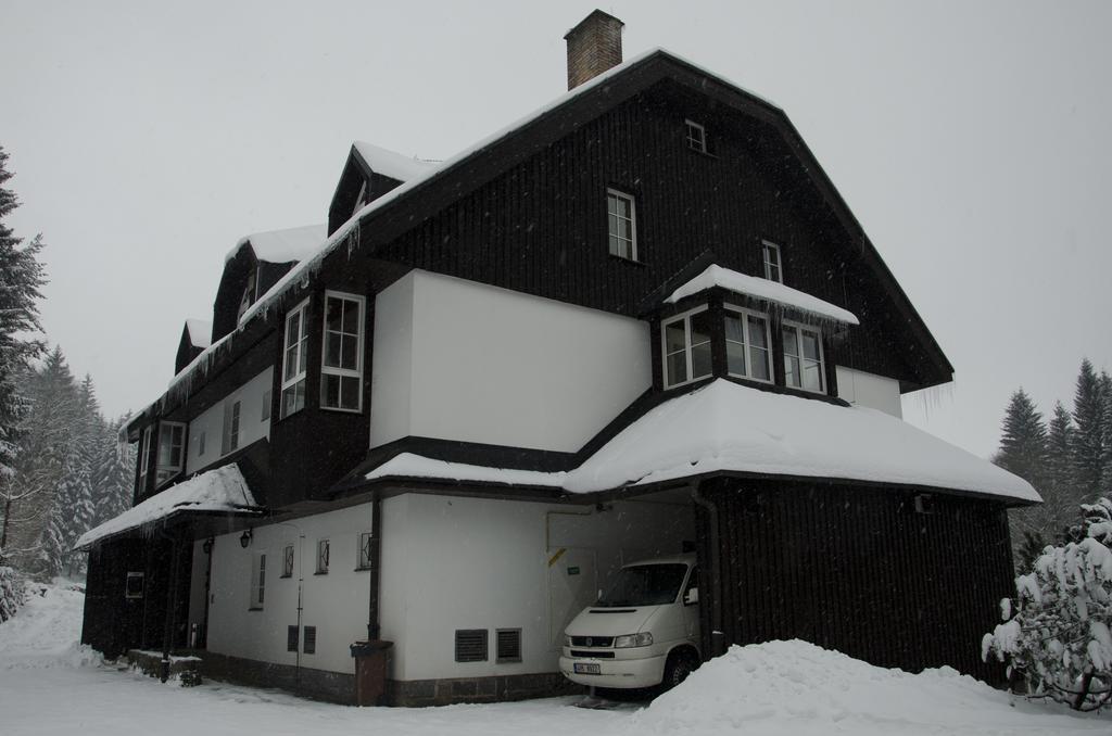 考塞尔山地酒店 Říčky 外观 照片