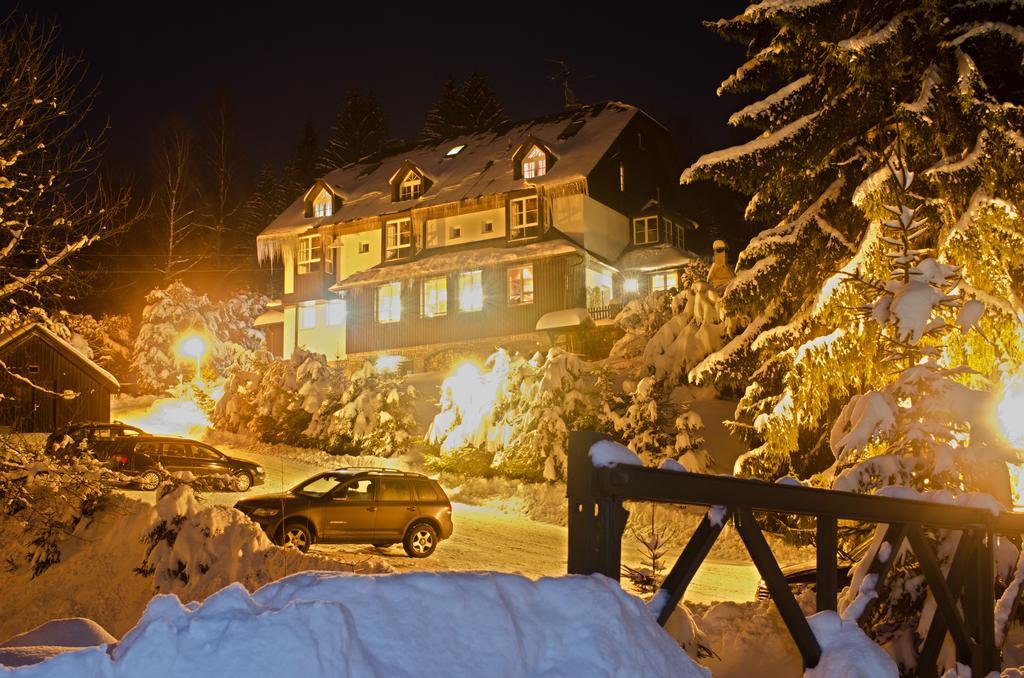 考塞尔山地酒店 Říčky 外观 照片